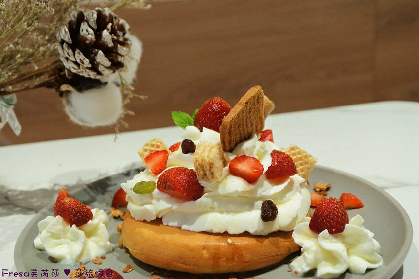 台中市北屯區台中甜點【午吉日式鬆餅｜定食｜咖啡】近洲際棒球場甜點餐盤.全日營業有插座咖啡廳.約會下午茶│民俗文物館│