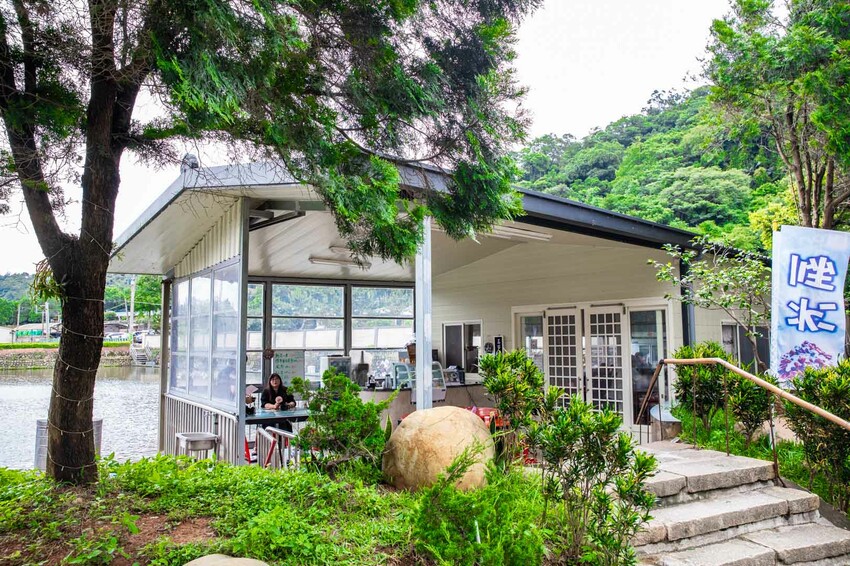 桃園市龍潭區三步五食休閒魚池｜網路上幾乎無資料的超大鹽烤魚！藏身釣魚池旁的隱藏版鮮魚料理