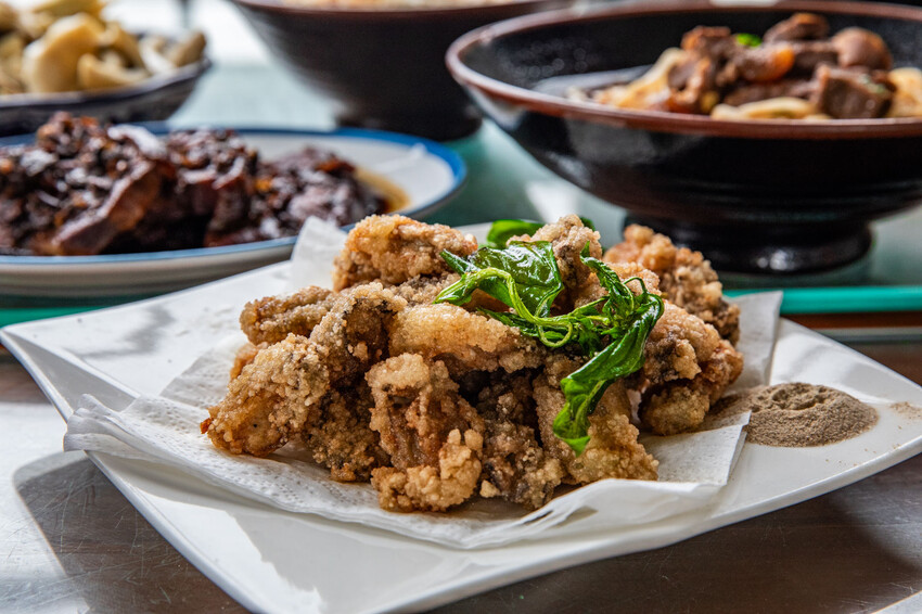 桃園市龍潭區三步五食休閒魚池｜網路上幾乎無資料的超大鹽烤魚！藏身釣魚池旁的隱藏版鮮魚料理