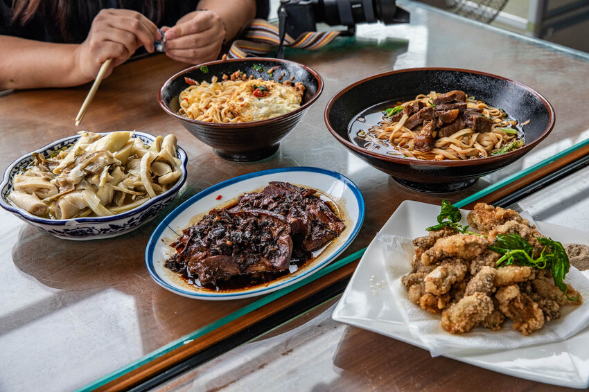 桃園市龍潭區三步五食休閒魚池｜網路上幾乎無資料的超大鹽烤魚！藏身釣魚池旁的隱藏版鮮魚料理