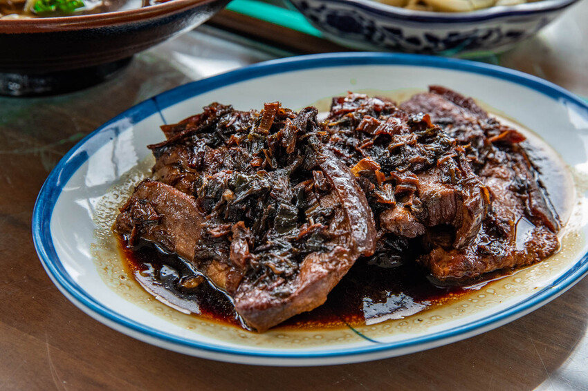 桃園市龍潭區三步五食休閒魚池｜網路上幾乎無資料的超大鹽烤魚！藏身釣魚池旁的隱藏版鮮魚料理