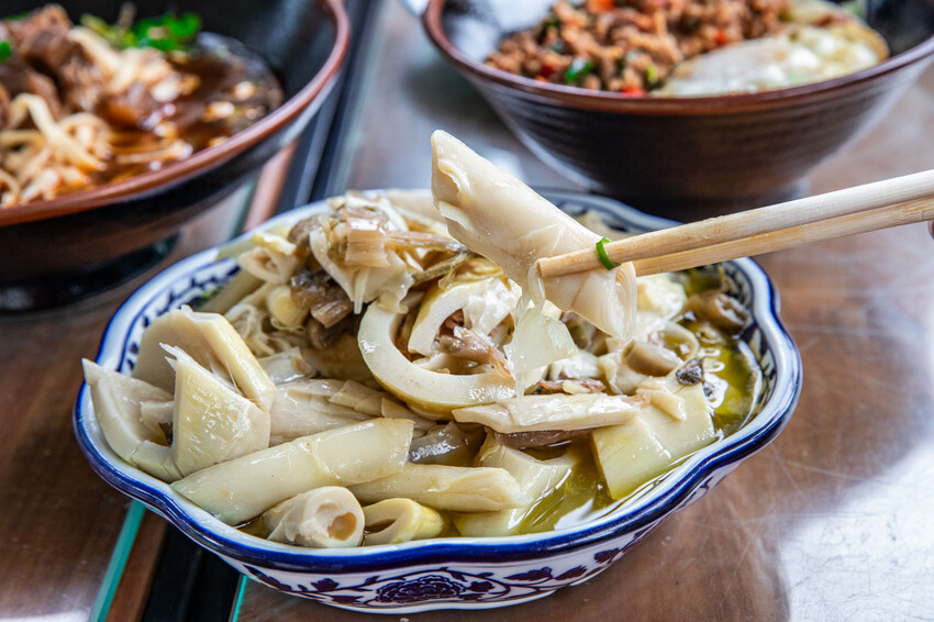 桃園市龍潭區三步五食休閒魚池｜網路上幾乎無資料的超大鹽烤魚！藏身釣魚池旁的隱藏版鮮魚料理