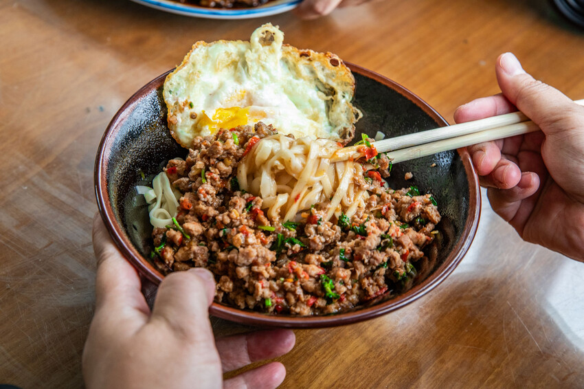 桃園市龍潭區三步五食休閒魚池｜網路上幾乎無資料的超大鹽烤魚！藏身釣魚池旁的隱藏版鮮魚料理