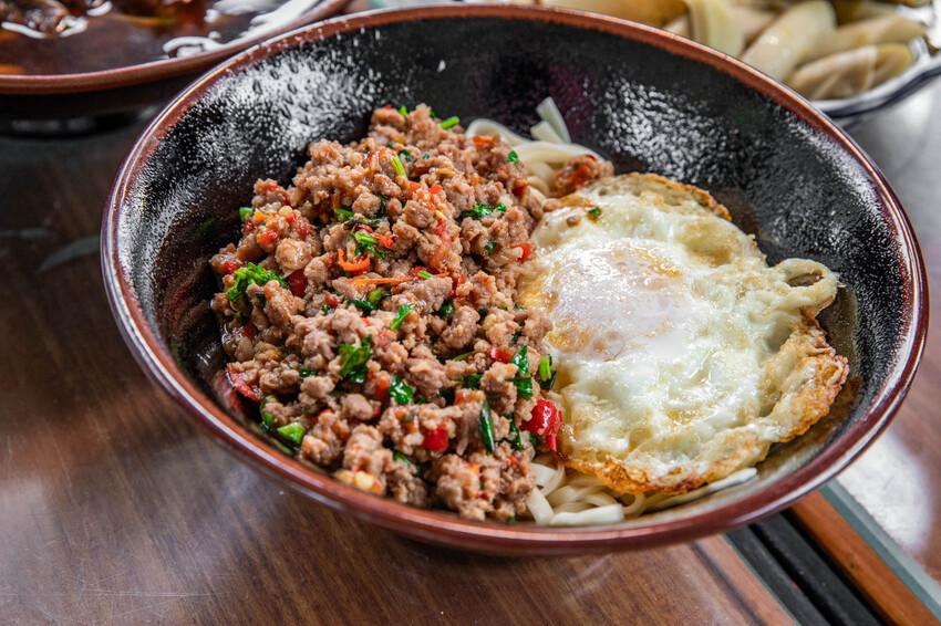 桃園市龍潭區三步五食休閒魚池｜網路上幾乎無資料的超大鹽烤魚！藏身釣魚池旁的隱藏版鮮魚料理