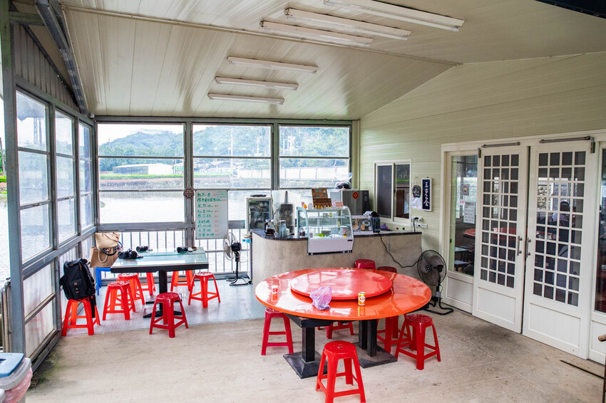 桃園市龍潭區三步五食休閒魚池｜網路上幾乎無資料的超大鹽烤魚！藏身釣魚池旁的隱藏版鮮魚料理