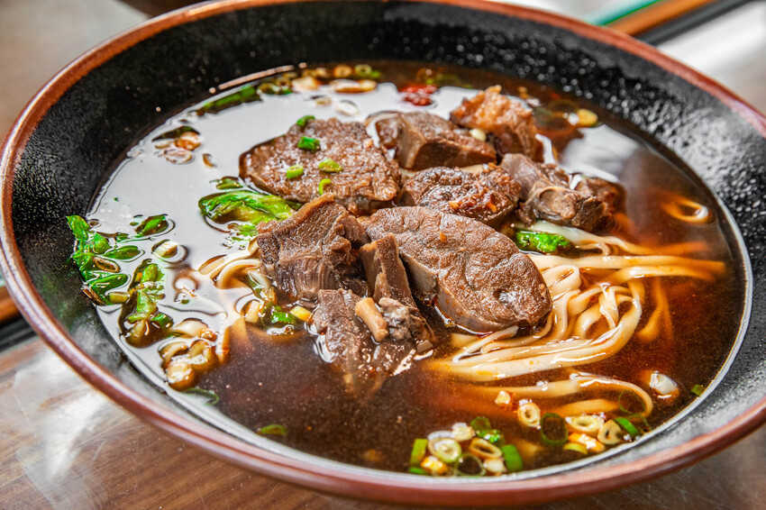 桃園市龍潭區三步五食休閒魚池｜網路上幾乎無資料的超大鹽烤魚！藏身釣魚池旁的隱藏版鮮魚料理