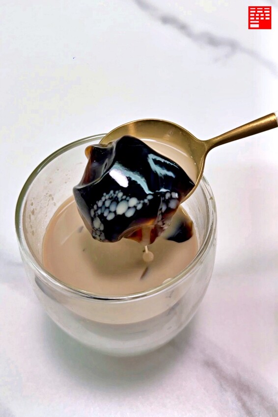 台中市豐原區台中美食／豐原必喝手搖飲-茶典子仙草·茶飲專賣！醇香奶茶與自熬仙草凍的完美結合