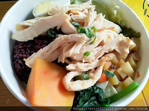 搭著捷運吃美食~捷運永春站~少點鹽健康餐盒專賣(信義店)~~