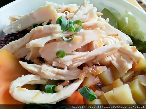 搭著捷運吃美食~捷運永春站~少點鹽健康餐盒專賣(信義店)~~