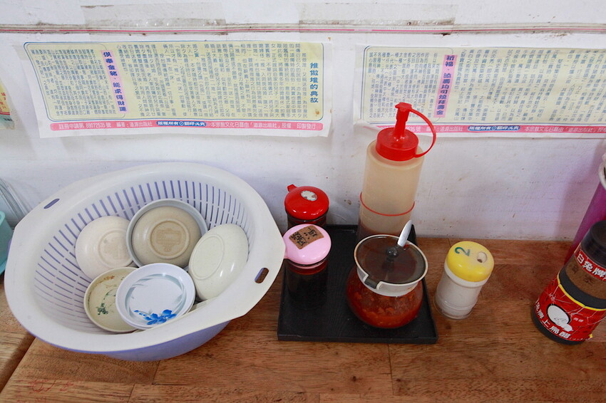 高雄市前金區吃。高雄美食|前金區。「ㄚ惠虱目魚米粉攤」飄香超過60年虱目魚料理,虱目魚皮美味程度令人回味無窮,選擇