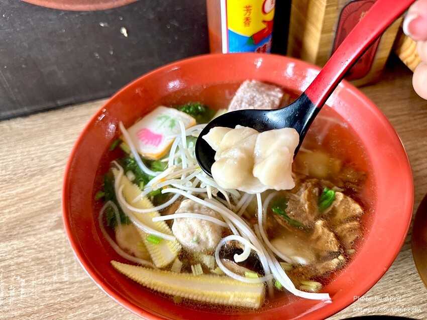 台中市東區吃飯吃麵-建國市場裡面的素食小攤