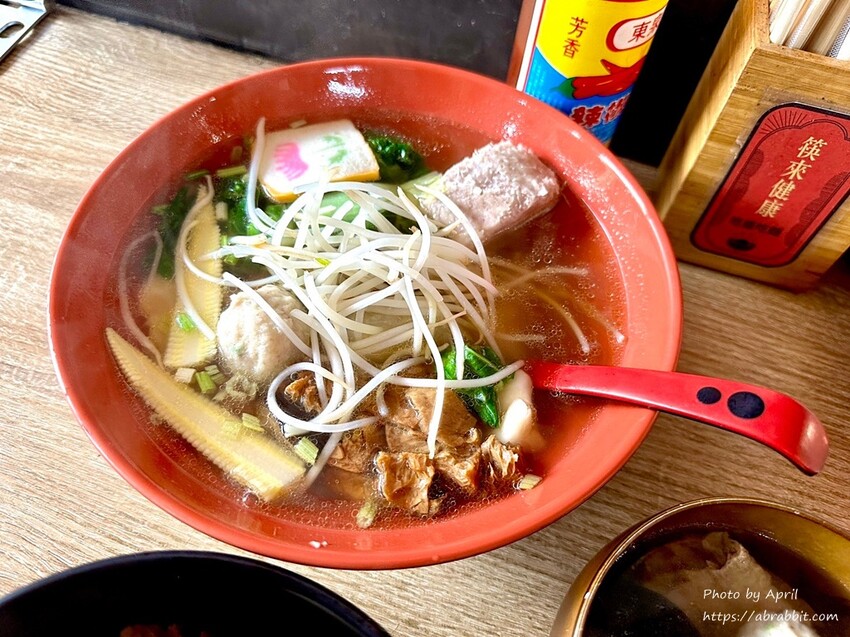 台中市東區吃飯吃麵-建國市場裡面的素食小攤