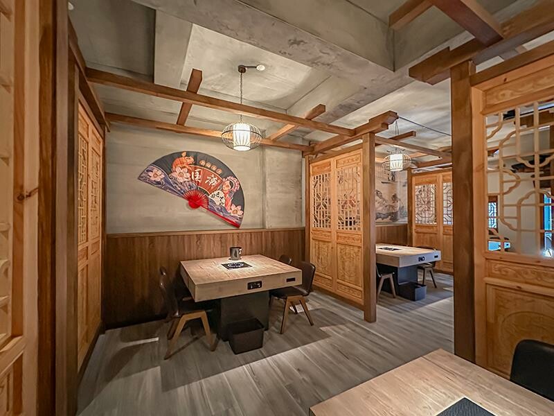 新竹竹北火鍋推薦!漢朝鍋物皇家宮廷風浮誇火鍋,麻辣鍋滑牛肉必吃。