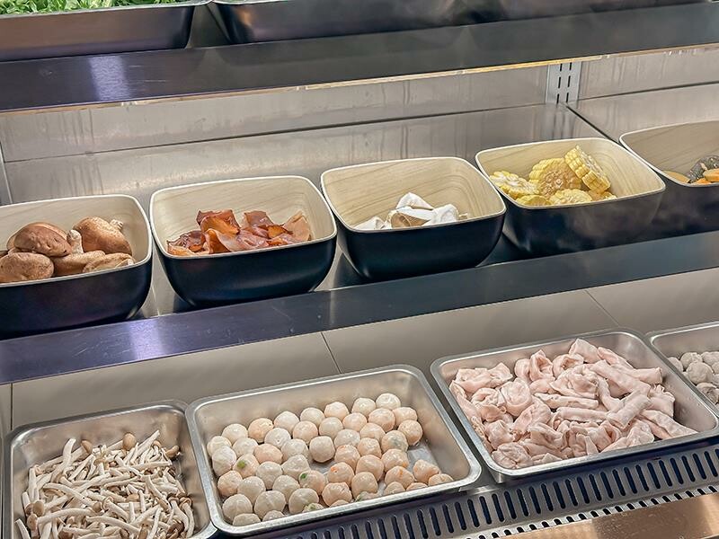 新竹竹北火鍋推薦!漢朝鍋物皇家宮廷風浮誇火鍋,麻辣鍋滑牛肉必吃。