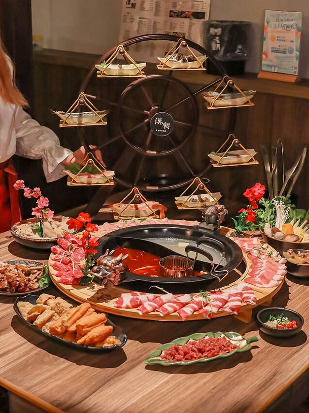 新竹竹北火鍋推薦!漢朝鍋物皇家宮廷風浮誇火鍋,麻辣鍋滑牛肉必吃。