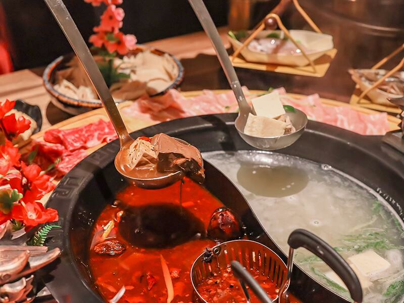 新竹竹北火鍋推薦!漢朝鍋物皇家宮廷風浮誇火鍋,麻辣鍋滑牛肉必吃。