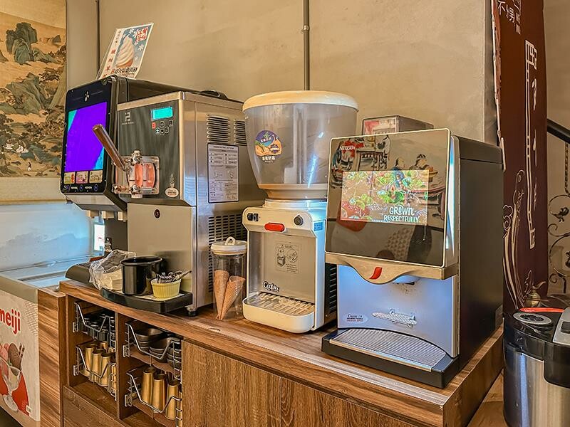 新竹竹北火鍋推薦!漢朝鍋物皇家宮廷風浮誇火鍋,麻辣鍋滑牛肉必吃。