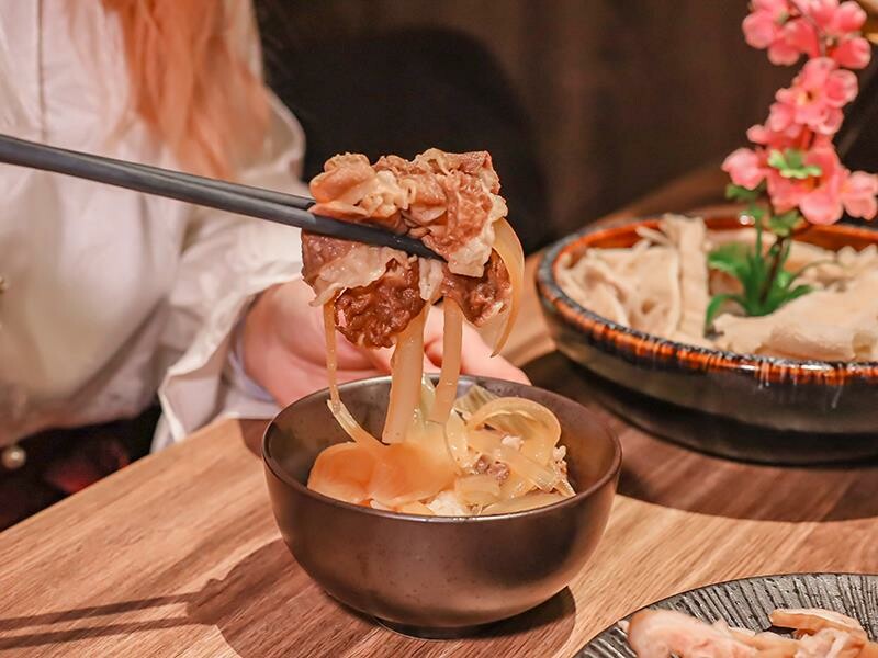 新竹竹北火鍋推薦!漢朝鍋物皇家宮廷風浮誇火鍋,麻辣鍋滑牛肉必吃。