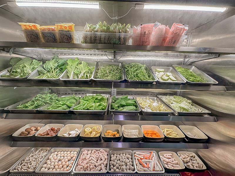 新竹竹北火鍋推薦!漢朝鍋物皇家宮廷風浮誇火鍋,麻辣鍋滑牛肉必吃。