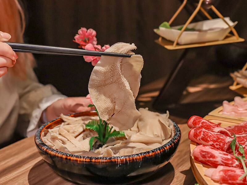 新竹竹北火鍋推薦!漢朝鍋物皇家宮廷風浮誇火鍋,麻辣鍋滑牛肉必吃。