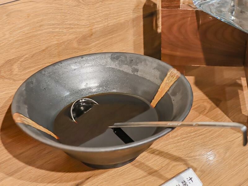 新竹竹北火鍋推薦!漢朝鍋物皇家宮廷風浮誇火鍋,麻辣鍋滑牛肉必吃。