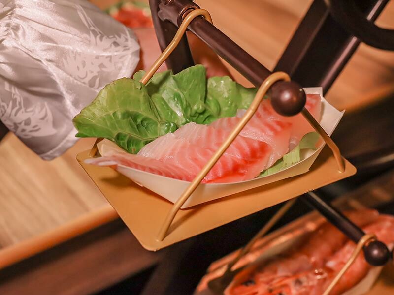 新竹竹北火鍋推薦!漢朝鍋物皇家宮廷風浮誇火鍋,麻辣鍋滑牛肉必吃。