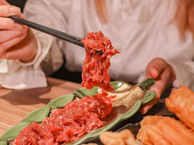 新竹竹北火鍋推薦!漢朝鍋物皇家宮廷風浮誇火鍋,麻辣鍋滑牛肉必吃。