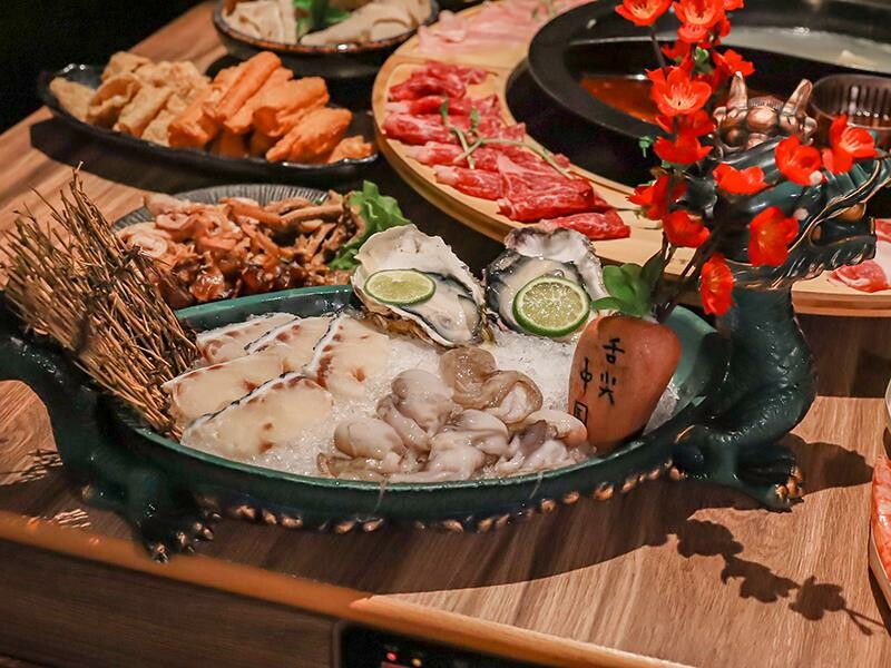 新竹竹北火鍋推薦!漢朝鍋物皇家宮廷風浮誇火鍋,麻辣鍋滑牛肉必吃。