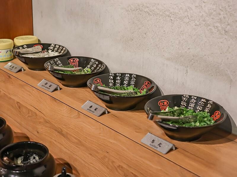 新竹竹北火鍋推薦!漢朝鍋物皇家宮廷風浮誇火鍋,麻辣鍋滑牛肉必吃。