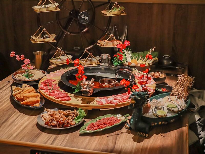 新竹竹北火鍋推薦!漢朝鍋物皇家宮廷風浮誇火鍋,麻辣鍋滑牛肉必吃。