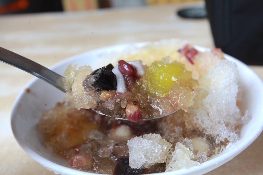 高雄市三民區​  吃。高雄市美食 ｜三民區。 ​「老牌薏仁大王」飄香超過40年老字號冰店，充滿古早味剉冰值得您品嚐「老牌