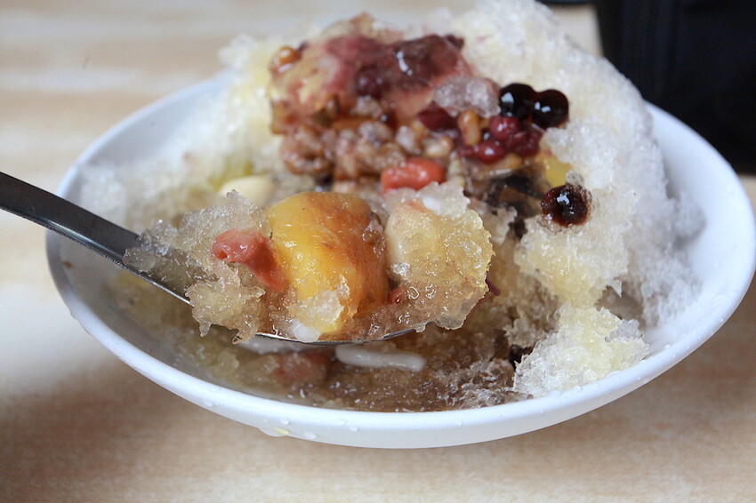 高雄市三民區​  吃。高雄市美食 ｜三民區。 ​「老牌薏仁大王」飄香超過40年老字號冰店，充滿古早味剉冰值得您品嚐「老牌