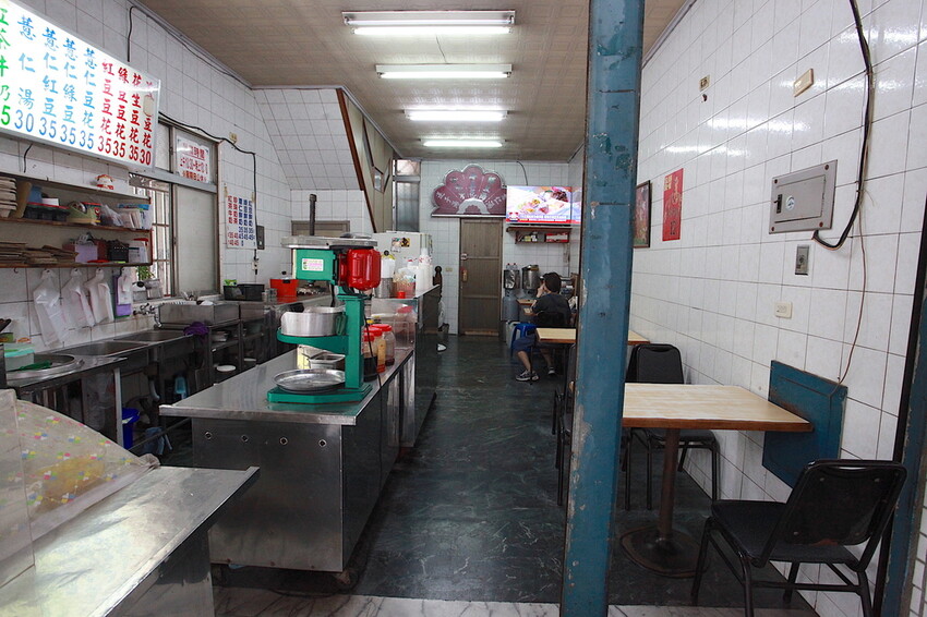 高雄市三民區​  吃。高雄市美食 ｜三民區。 ​「老牌薏仁大王」飄香超過40年老字號冰店，充滿古早味剉冰值得您品嚐「老牌