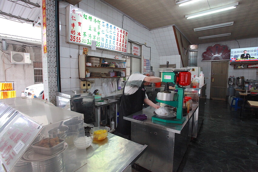 高雄市三民區​  吃。高雄市美食 ｜三民區。 ​「老牌薏仁大王」飄香超過40年老字號冰店，充滿古早味剉冰值得您品嚐「老牌