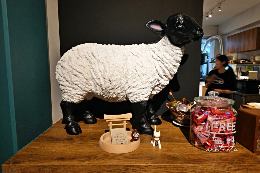 台北市中山區【台北】忠孝新生｜羊毛與花 ‧ 華山 ，特調西西里咖啡、香滑濃郁雞蛋沙拉麵包，台北不限時咖啡廳