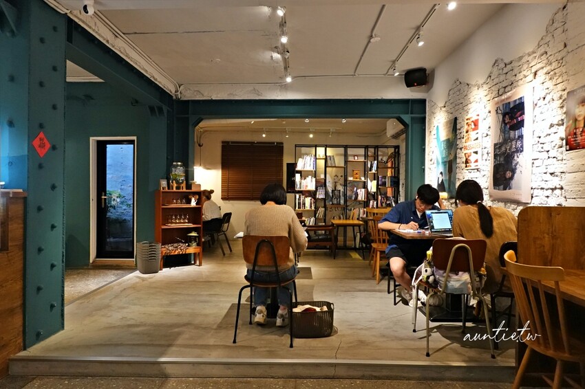 台北市中山區【台北】忠孝新生｜羊毛與花 ‧ 華山 ，特調西西里咖啡、香滑濃郁雞蛋沙拉麵包，台北不限時咖啡廳