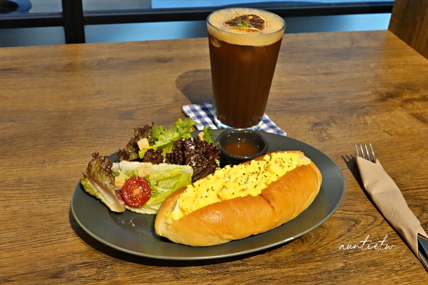 台北市中山區【台北】忠孝新生｜羊毛與花 ‧ 華山 ，特調西西里咖啡、香滑濃郁雞蛋沙拉麵包，台北不限時咖啡廳