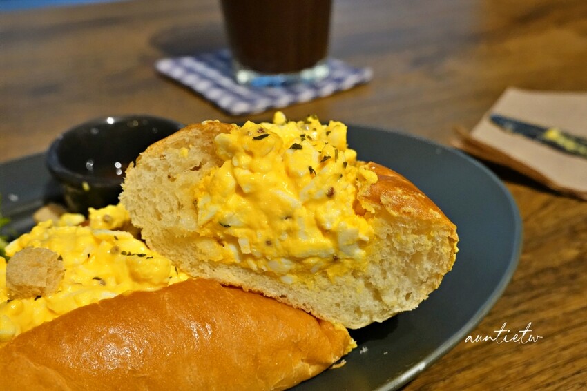 台北市中山區【台北】忠孝新生｜羊毛與花 ‧ 華山 ，特調西西里咖啡、香滑濃郁雞蛋沙拉麵包，台北不限時咖啡廳