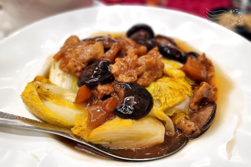 茹曦酒店:蔥燒花菇虎掌襯時蔬