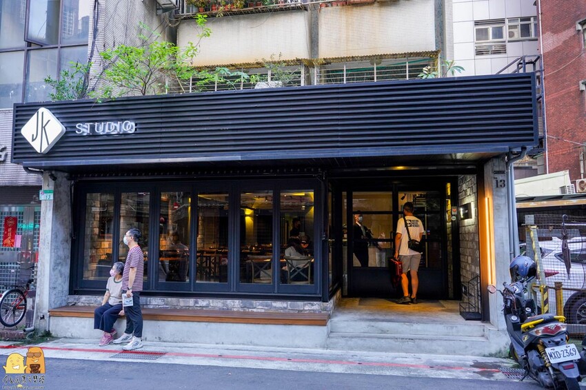 台北市信義區信義區JK studio法式餐酒館，信義區高CP約會餐廳推薦！異國料理搭配浪漫氛圍，平價經典老法菜讓人意猶未盡