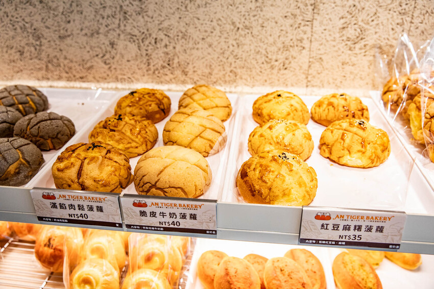 新北市中和區安太座烘焙坊 AN-TIGER｜一開門人群就衝進來掃麵包！北部最強爆紅蔥仔胖、水果菠蘿麵包