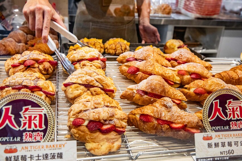 新北市中和區安太座烘焙坊 AN-TIGER｜一開門人群就衝進來掃麵包！北部最強爆紅蔥仔胖、水果菠蘿麵包