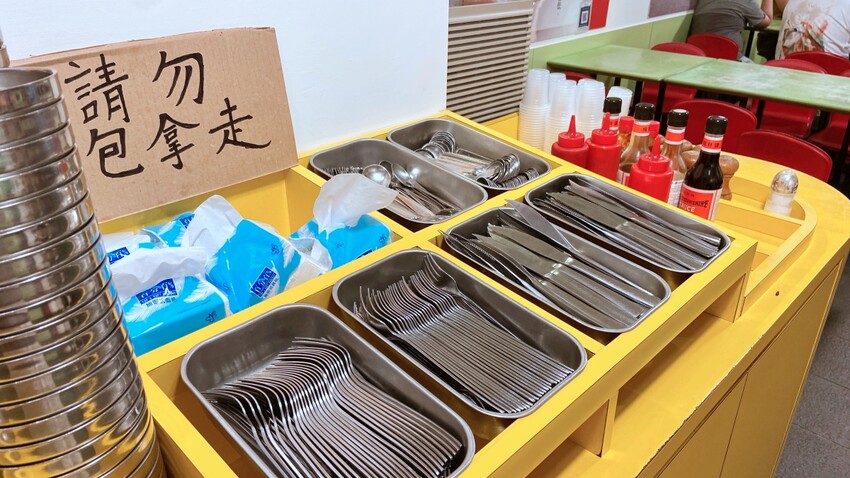 台北市士林區士林夜市 hotdoufu 口吅品平價牛排館士林店 傳統鐵板牛排滋滋響 玉米濃湯及飲料喝到飽 原陽明戲院地址旁30