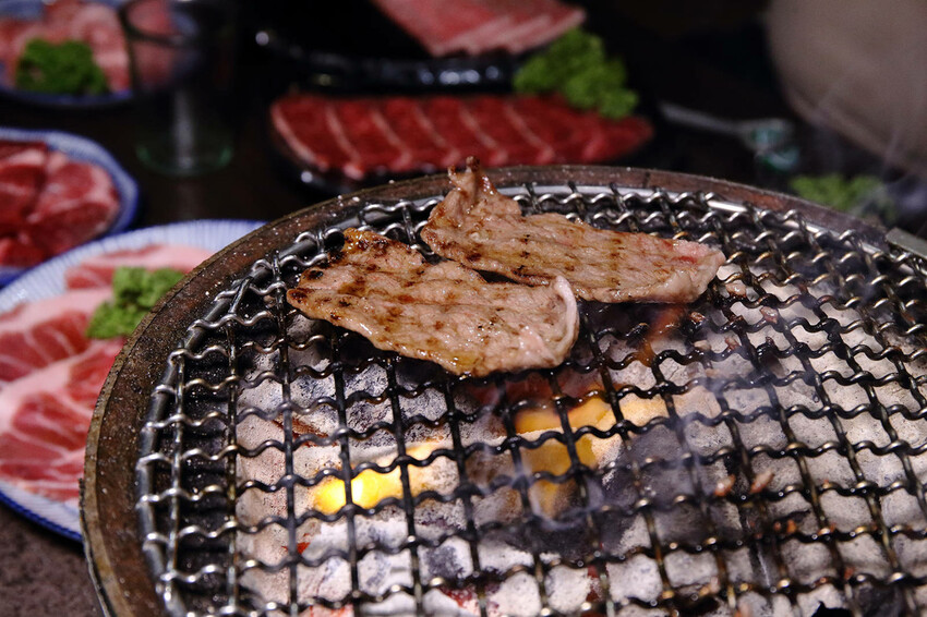 桃園中壢燒肉推薦,潮肉炭火燒肉中壢新生店,CP值超高的和牛吃
