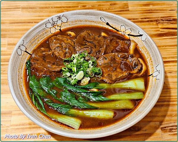 《中原夜市超人氣牛肉麵專賣》牛肉麵控必吃的天堂/『集英會牛肉