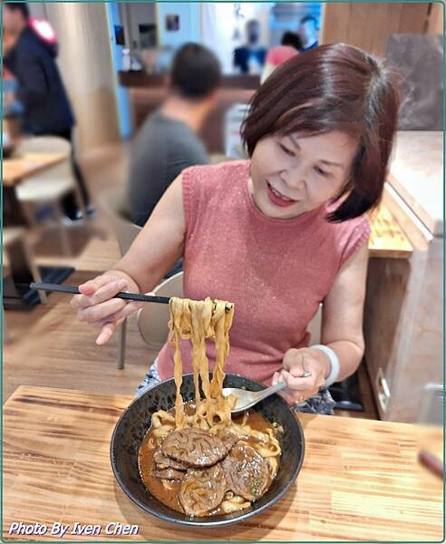 《中原夜市超人氣牛肉麵專賣》牛肉麵控必吃的天堂/『集英會牛肉