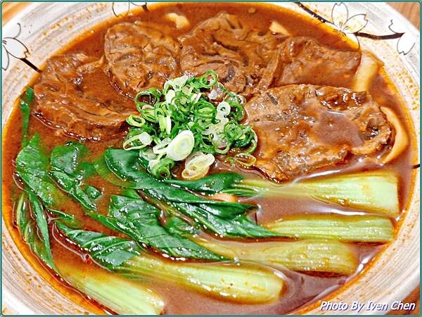 《中原夜市超人氣牛肉麵專賣》牛肉麵控必吃的天堂/『集英會牛肉