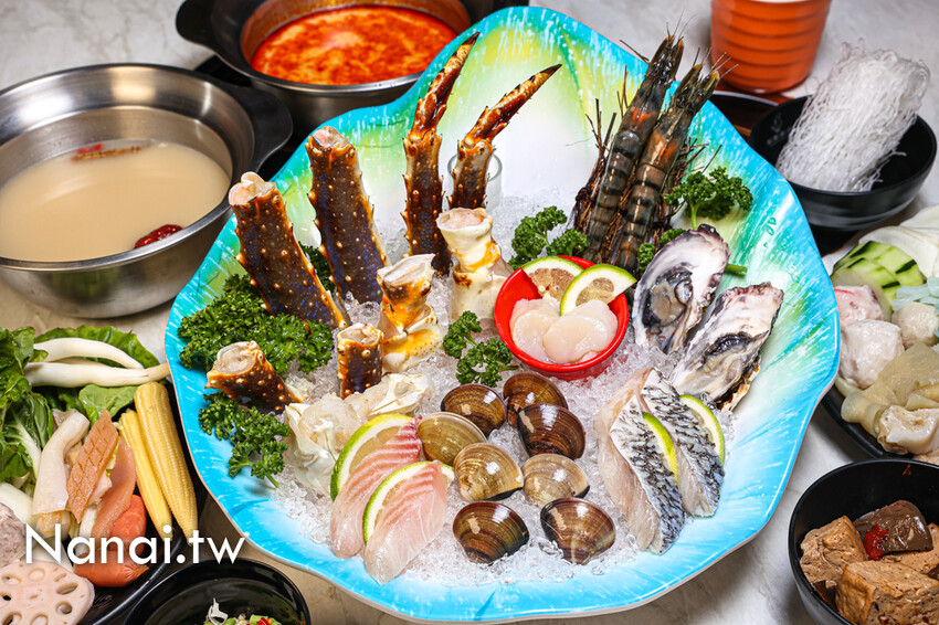 超推胡椒豬肚湯底吃過回不去！45種以上蔬菜自助吧，竟然有豬肚,牛百葉,鴨腸,魷魚,麻辣鴨血豆腐無限任吃。鍋食主艺