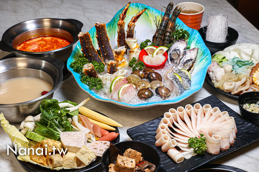 超推胡椒豬肚湯底吃過回不去！45種以上蔬菜自助吧，竟然有豬肚,牛百葉,鴨腸,魷魚,麻辣鴨血豆腐無限任吃。鍋食主艺