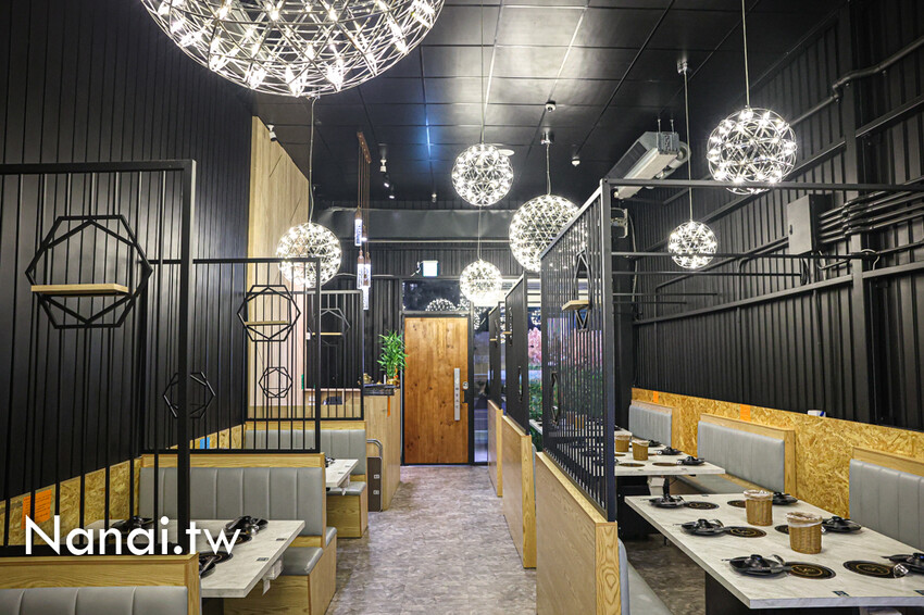 超推胡椒豬肚湯底吃過回不去！45種以上蔬菜自助吧，竟然有豬肚,牛百葉,鴨腸,魷魚,麻辣鴨血豆腐無限任吃。鍋食主艺